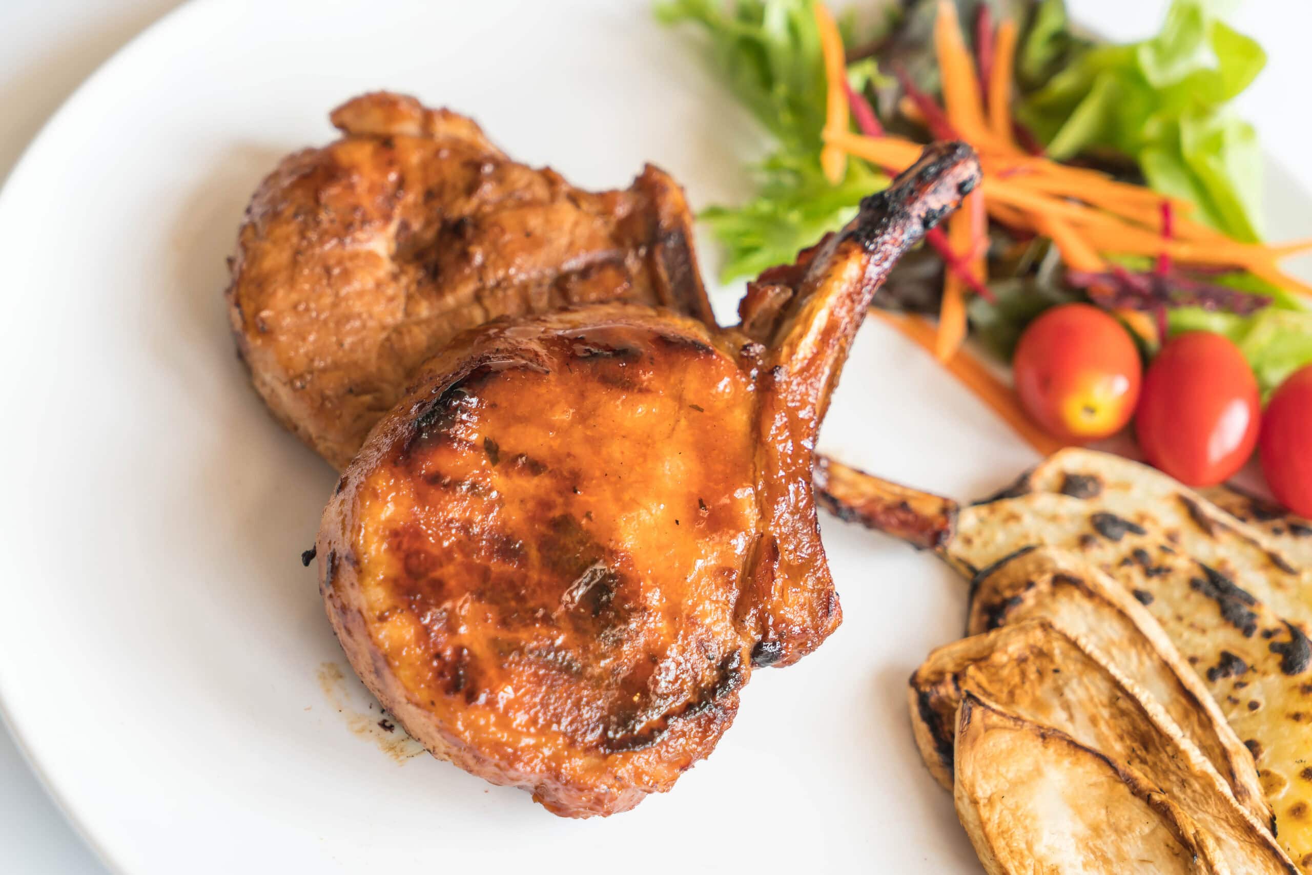 Côtes de Porc en Croûte de Moutarde au Piment d'Espelette Côtes de Porc en Croûte de Moutarde au Piment d'Espelette - Un Jour Une Epice