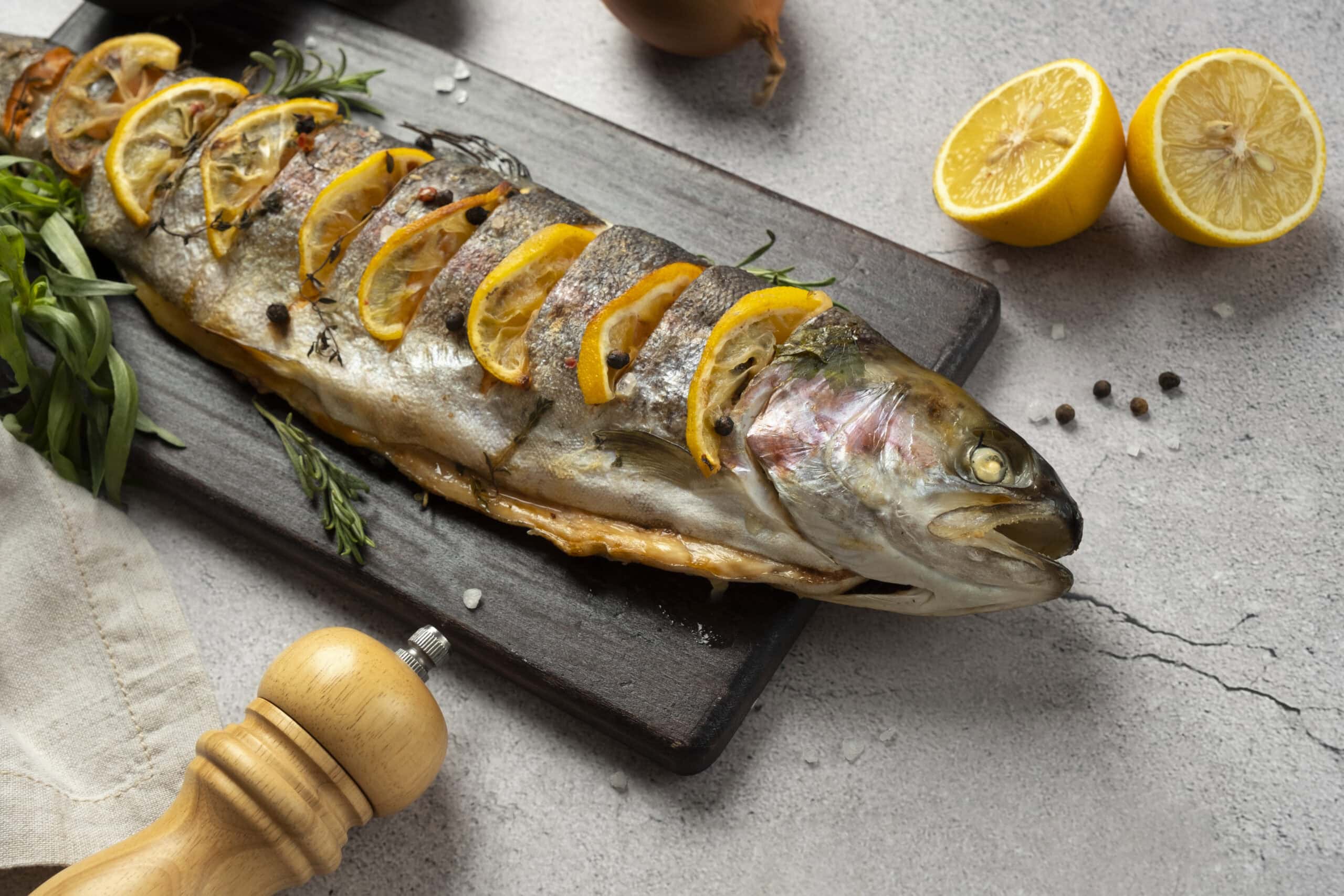 Poisson en Papillote au Barbecue, Mariné à la Moutarde Citron Thym Poisson en Papillote au Barbecue, Mariné à la Moutarde Citron Thym - Un Jour Une Epice