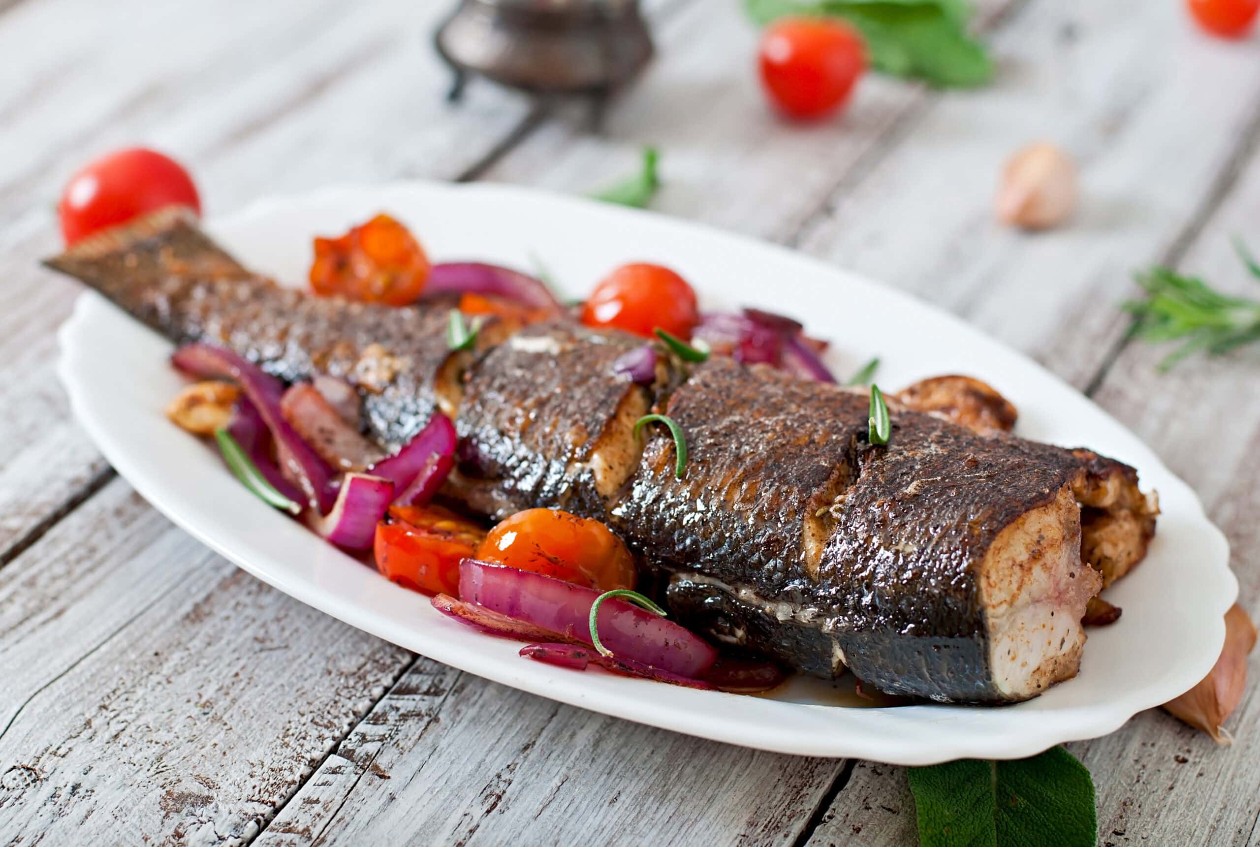 Poisson Grillé au Poivre Fumé de Tellicherry Poisson Grillé au Poivre Fumé de Tellicherry - Un Jour Une Epice
