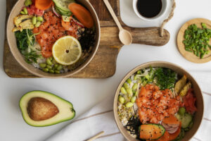 Poke Bowl au Saumon et Mélange Poke Poke Bowl au Saumon et Mélange Poke - Un Jour Une Epice
