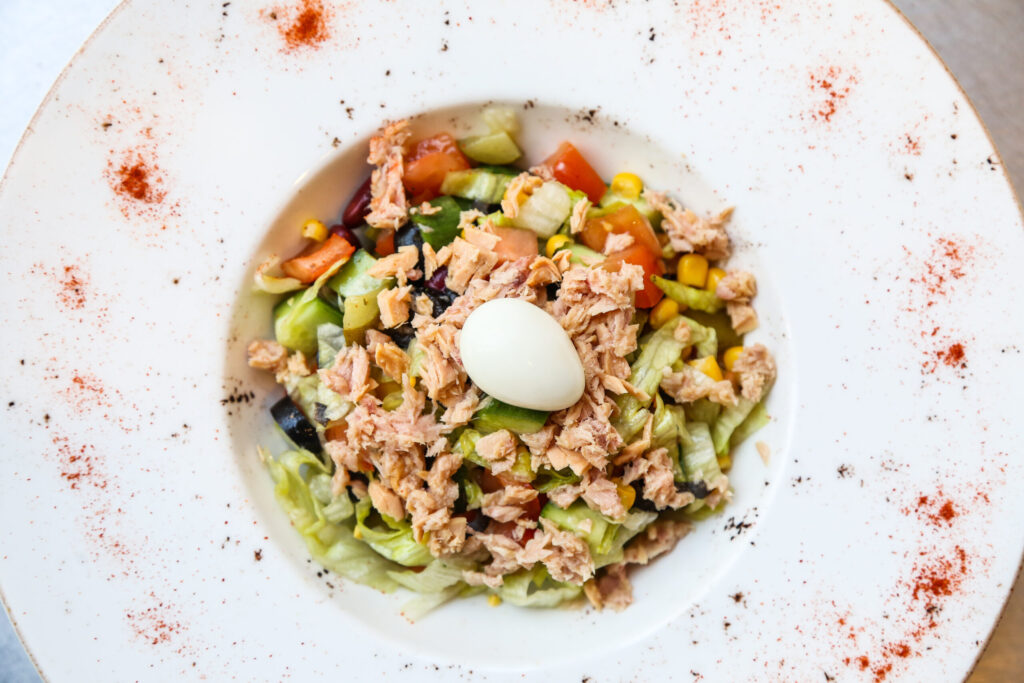 Salade Niçoise au Mélange 5 Baies - Un Jour Une Epice
