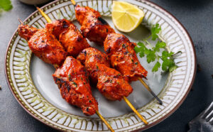 Recette de Brochettes de Poulet Tandoori : Saveurs Authentiques de l'Inde Recette de Brochettes de Poulet Tandoori : Saveurs Authentiques de l'Inde - Un Jour Une Epice