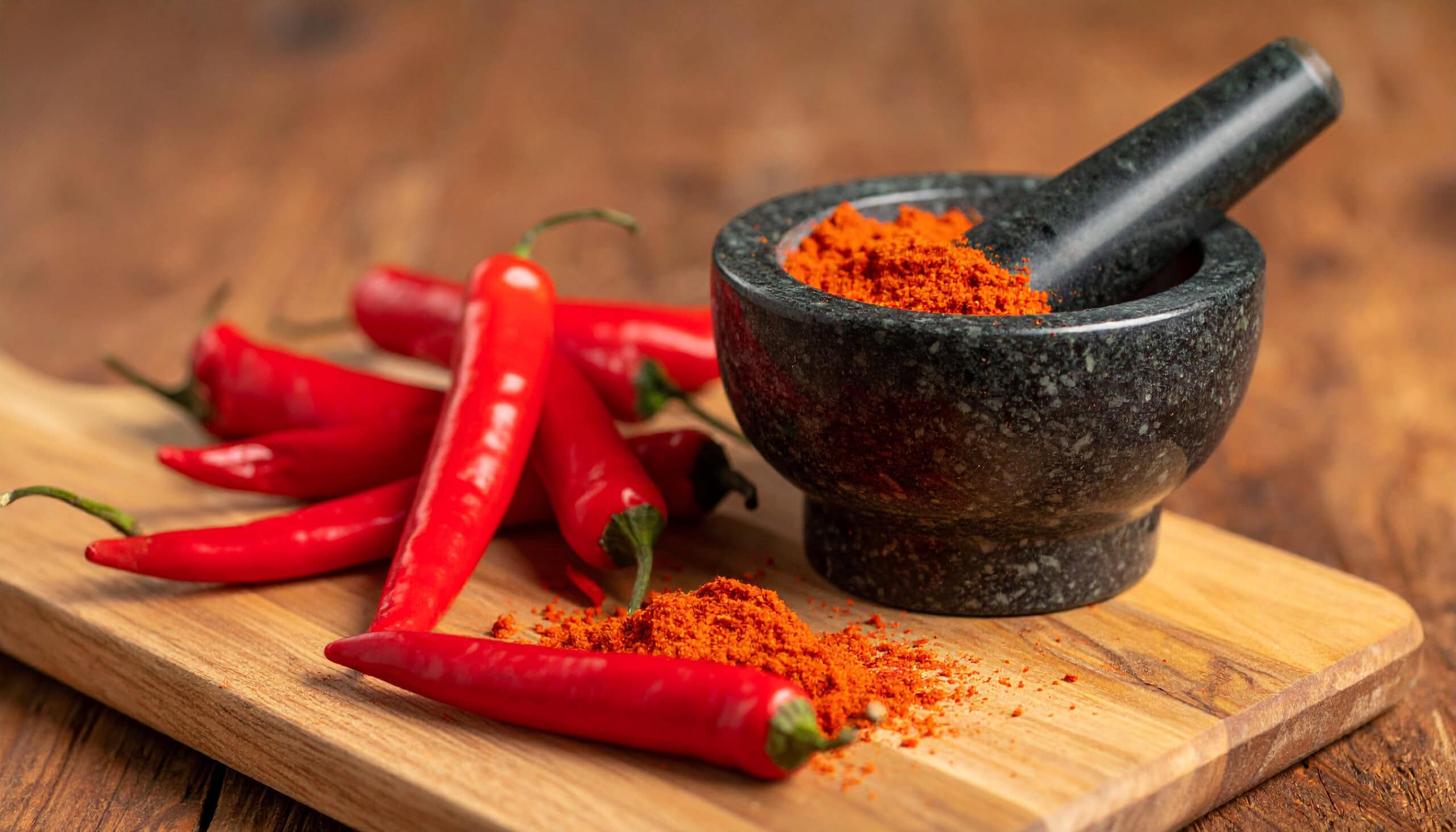 Le Piment de Cayenne : L'Épice de Feu qui Embrase le Monde Le Piment de Cayenne : L'Épice de Feu qui Embrase le Monde - Un Jour Une Epice